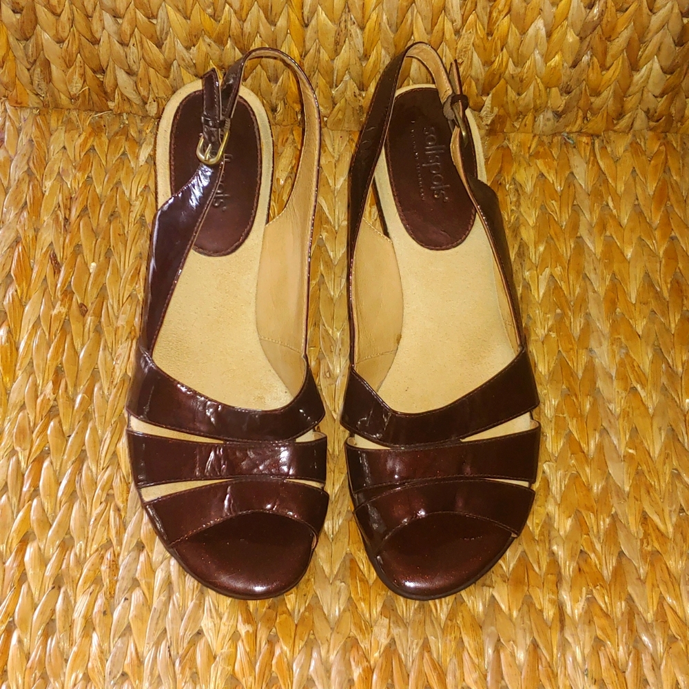 Never worn Softspots patent leather sandal
